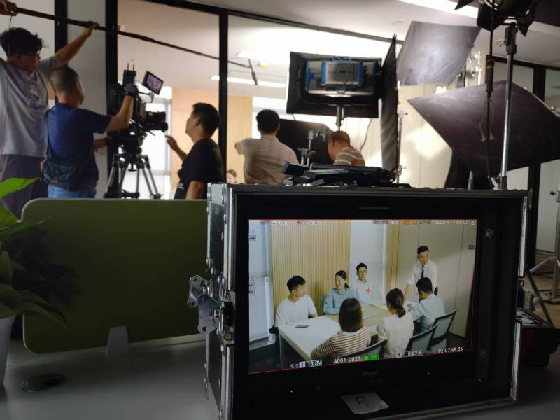 都兰县TVC拍摄公司：科技产品视觉化大师，诠释未来感与功能美学